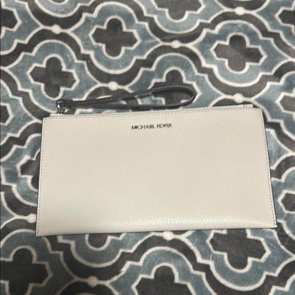 Michael Kors White Leather Wristlet Clutch - Picture 1 of 3